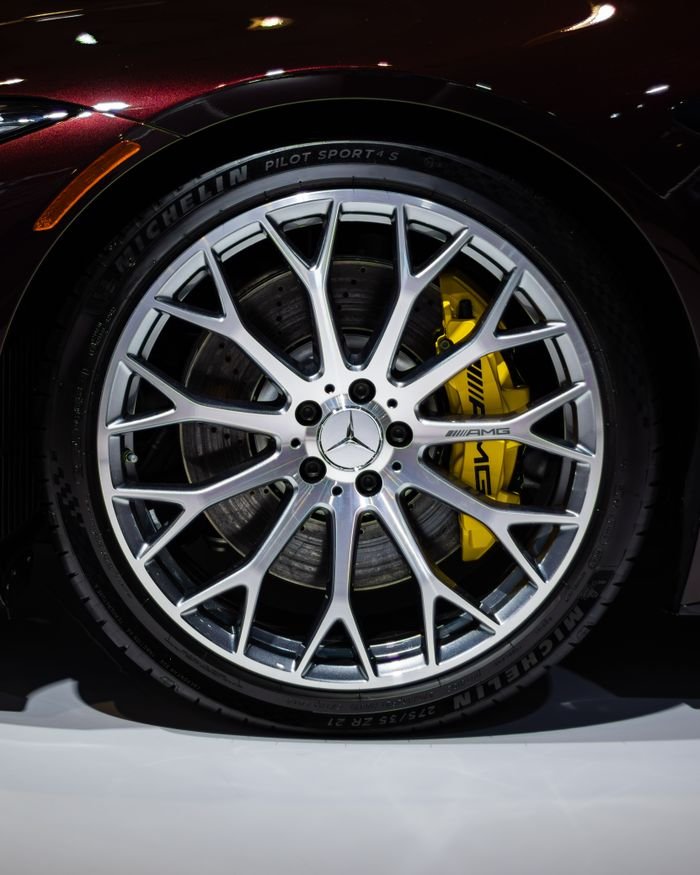 Mercedes brake inspection in Dubai