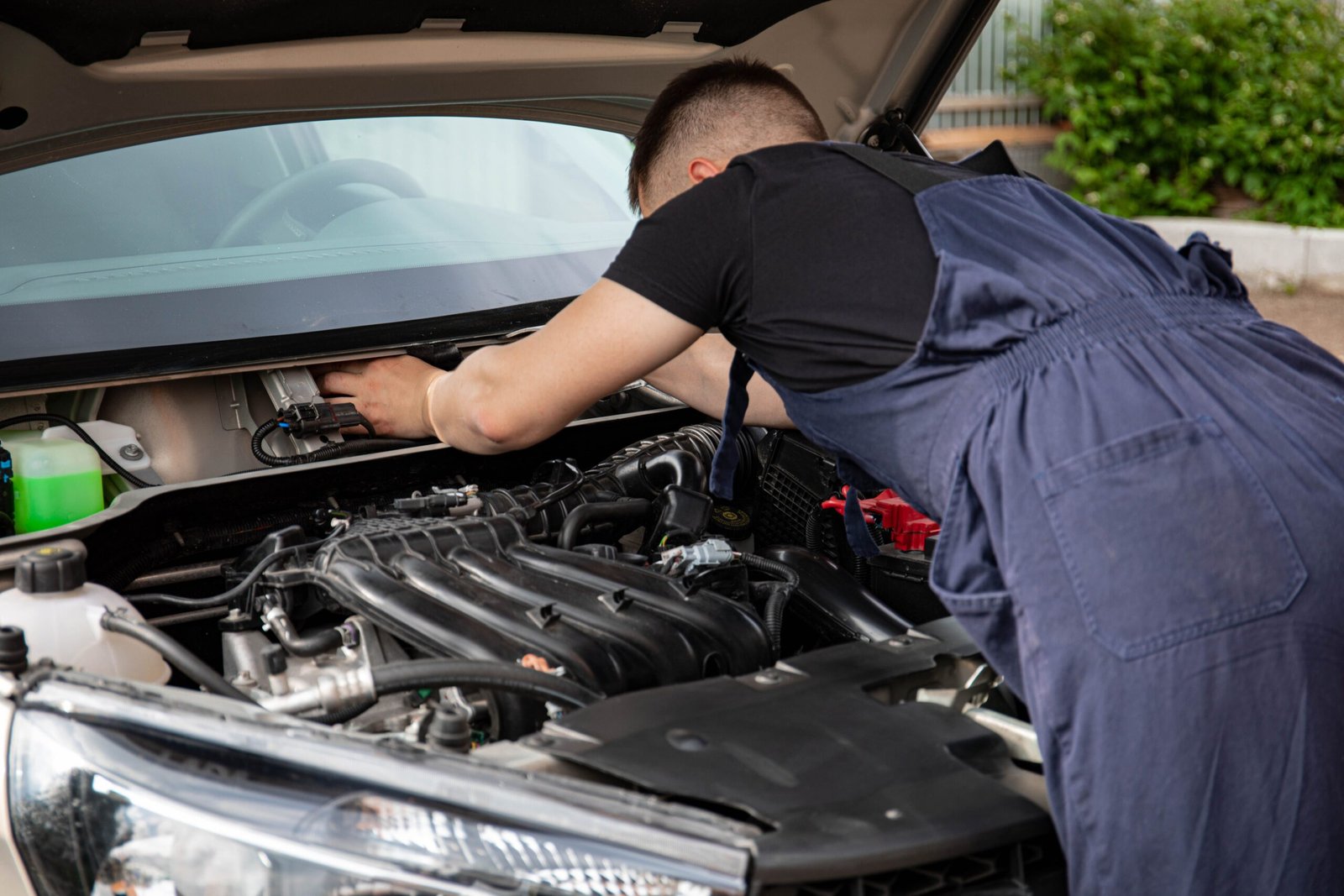 electric vehicle service in dubai-Technician performing computer diagnostics on an electric vehicle